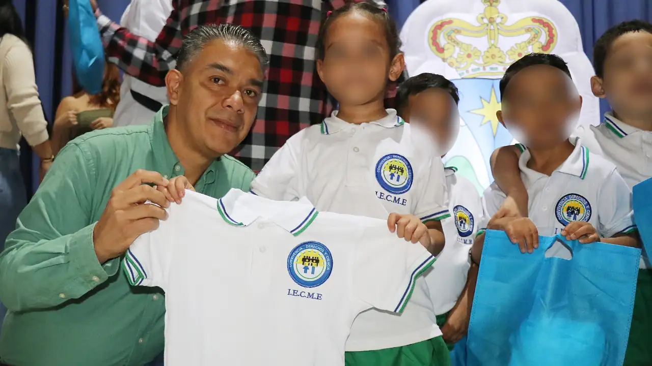 Alcaldía de La Estrella entrega de uniformes en las Instituciones Educativas oficiales del municipio