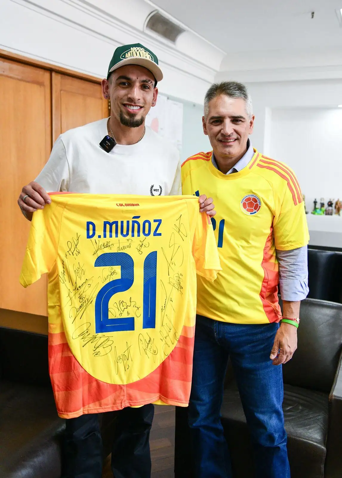 Encuentro entre el Gobernador de Antioquia y el futbolista Daniel Muñoz