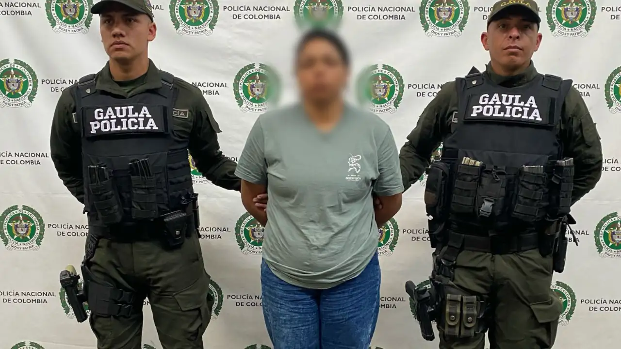 Capturan a dos presuntos extorsionistas en el Bajo Cauca; uno de ellos amenazaba a su exsuegra, una comerciante de la zona 1 Capturan a dos presuntos extorsionistas en el Bajo Cauca; uno de ellos amenazaba a su suegra, una comerciante de la zona