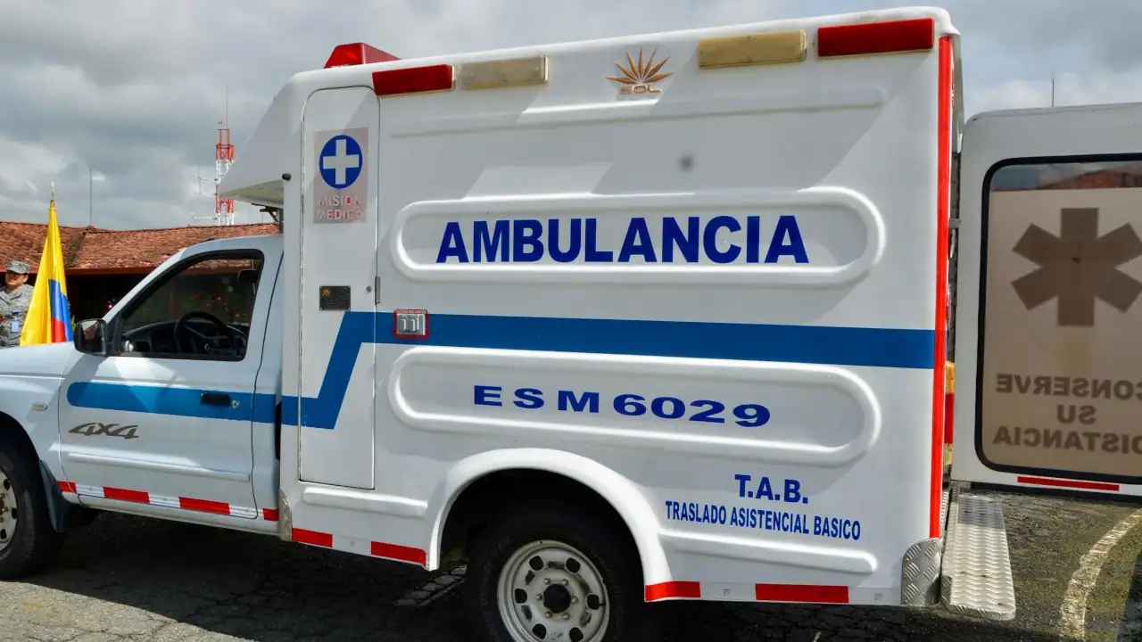 Fuerza Aeroespacial Colombiana entregó una ambulancia 4x4 a la comunidad en Argelia, Antioquia