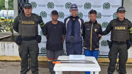 Hinchas son señalados de agredir con arma blanca a un menor Hinchas de Atlético Nacional son señalados de agredir con arma blanca a un menor