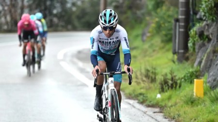 ¡Mala racha para los colombianos! Santiago Buitrago abandona la París-Niza tras una fuerte caída en la cuarta etapa Santiago-Buitrago