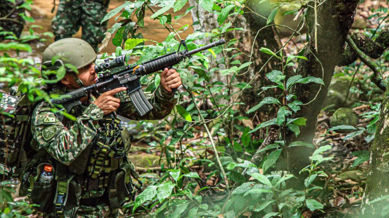 A esta hora: reportan combates entre el Ejército y el Clan del Golfo en zona rural de Andes