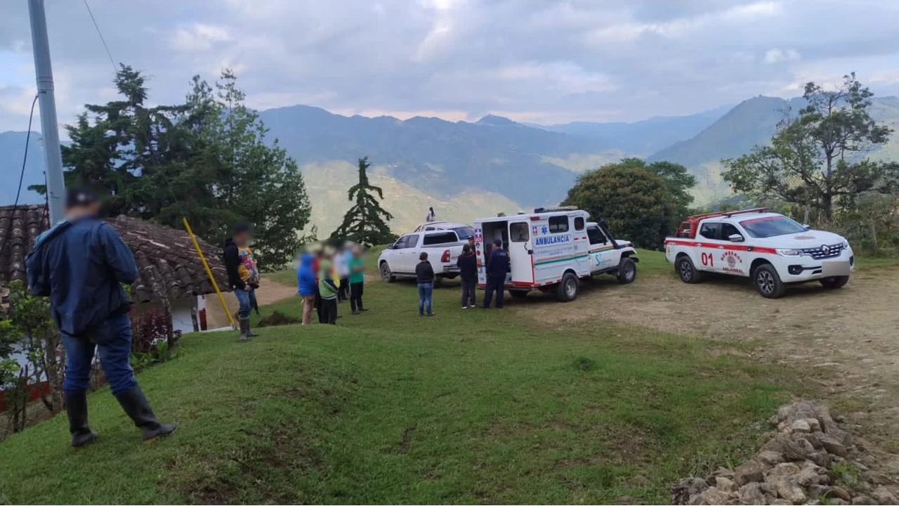 accidente-abejorral-camioneta-sefue-abismo-cuatro-heridos4
