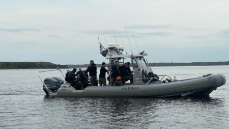 ¡El bote se volcó y cayeron al río! Familia colombiana murió en un accidente durante paseo en Florida, EEUU bote-familia-colombiana