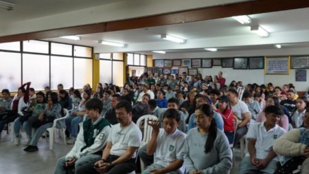 Estudiantes de Rionegro, recibieron computadoras para fortalecer su educación