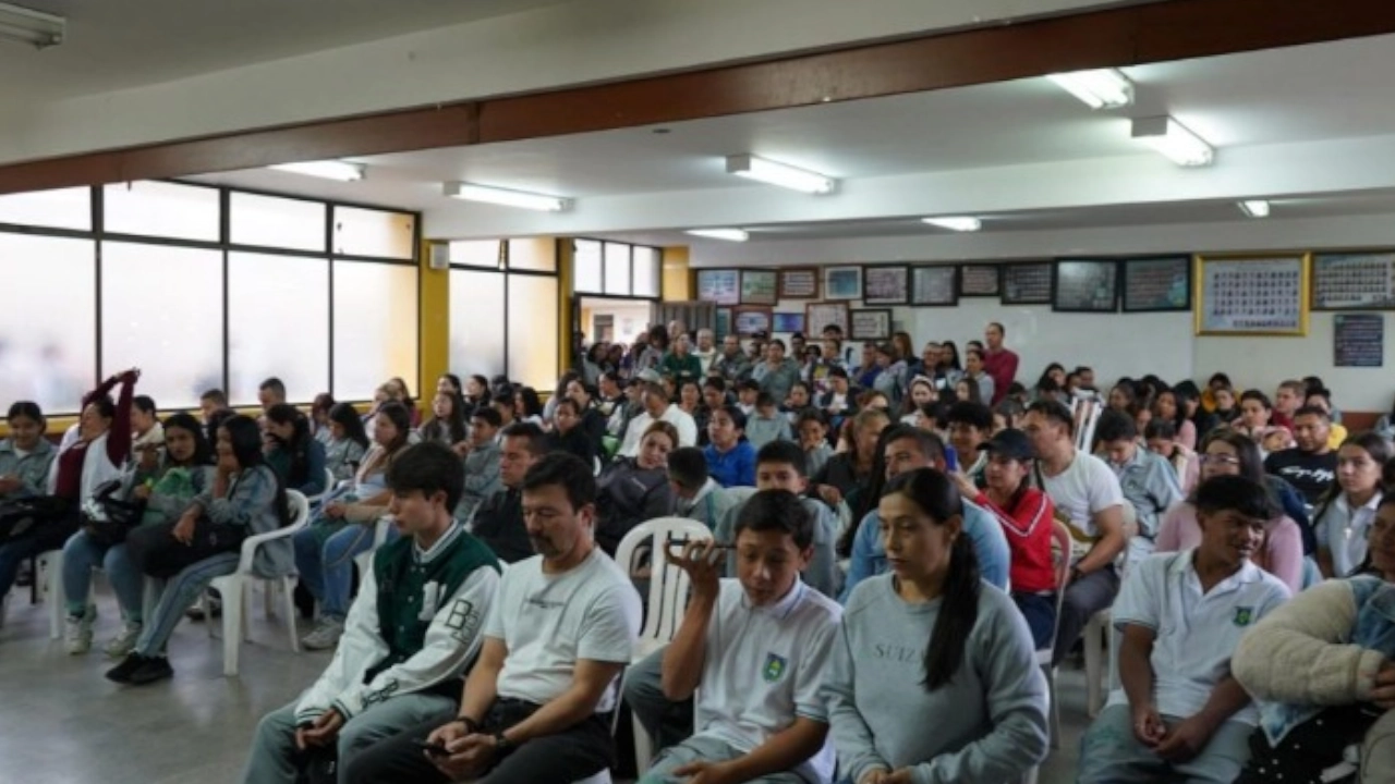 Estudiantes de Rionegro, recibieron computadoras para fortalecer su educación