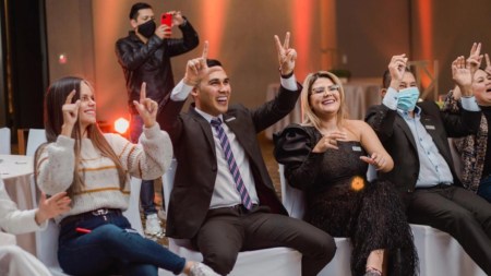 Coach Comedy en Medellín, transforma el ambiente laboral con risas