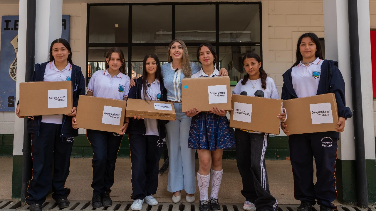 computadores-estudiantes-la ceja-gobiernonacional
