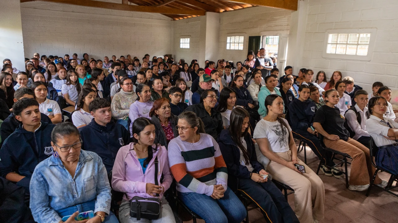 computadores-estudiantes-laceja-gobiernonacional2