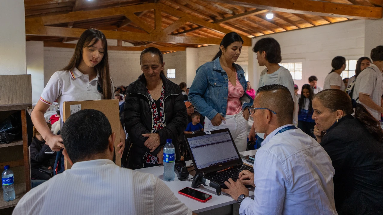 computadores-estudiantes-laceja-gobiernonacional3