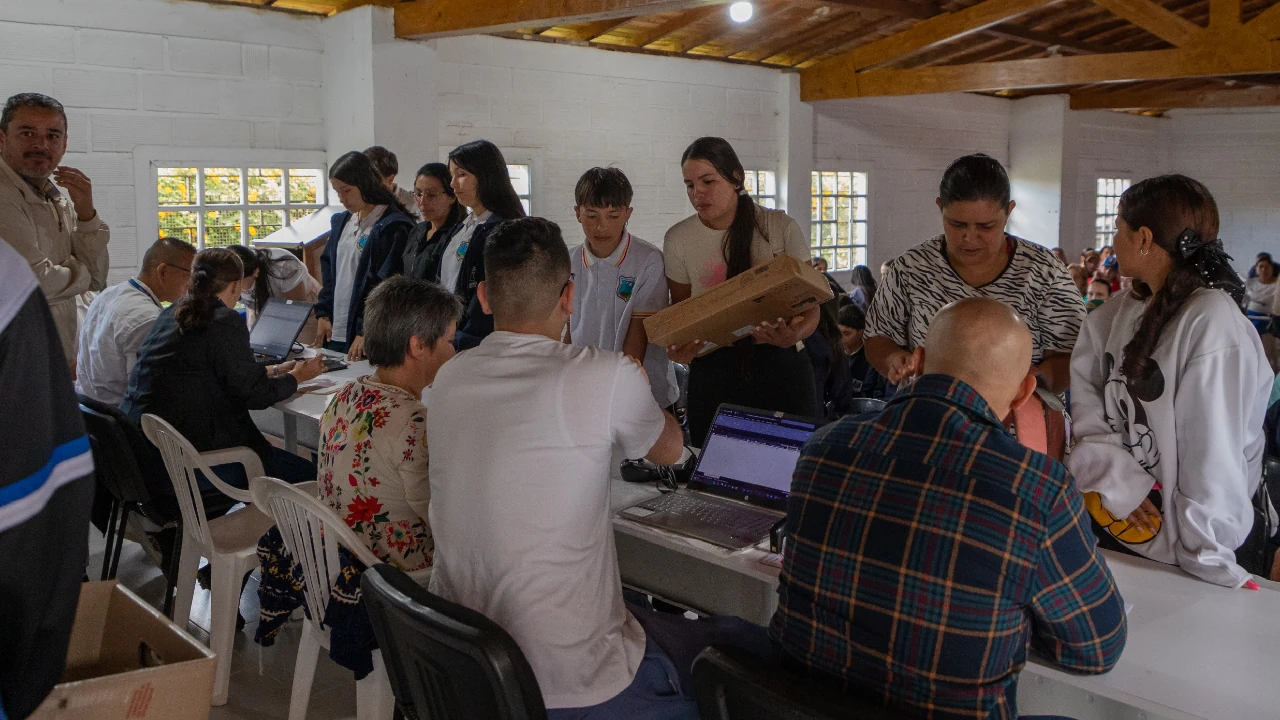 computadores-estudiantes-laceja-gobiernonacional4