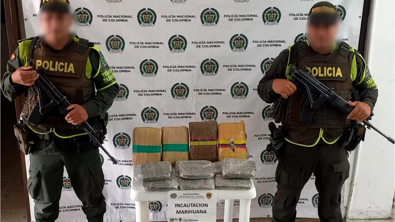 Incautan más de 14 kilos de marihuana en camión de servicio público en carretera de Antioquia incautacion-marihuana-viadabeibasantafe-camion