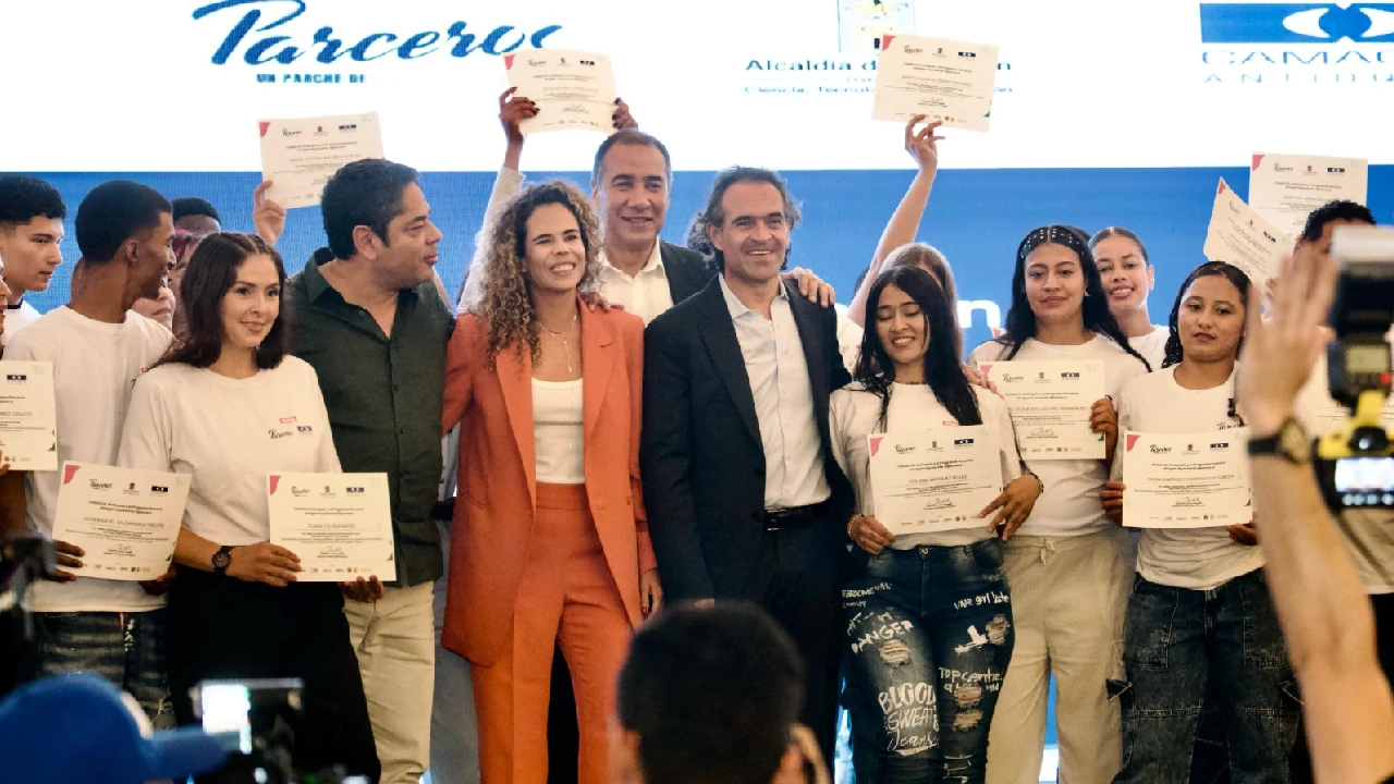 jovenes-dejan-ilegalidad-graduan-curso-logistica-eventos-medellin