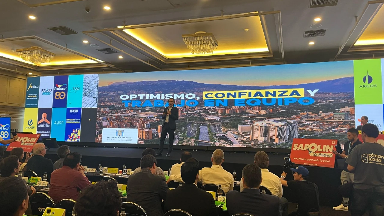 jovenes-dejan-ilegalidad-graduan-curso-logistica-eventos-medellin1