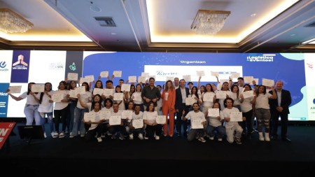 jovenes-dejan-ilegalidad-graduan-curso-logistica-eventos-medellin