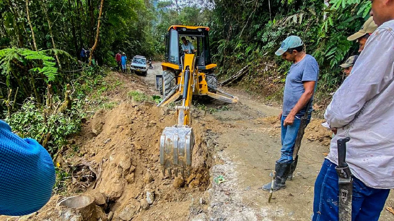 llantas-usadas-implementadas-malla-vial-sonson-proyecto-sostenible2