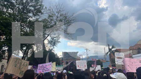 marcha-8m-agresor ucraniano-medellin