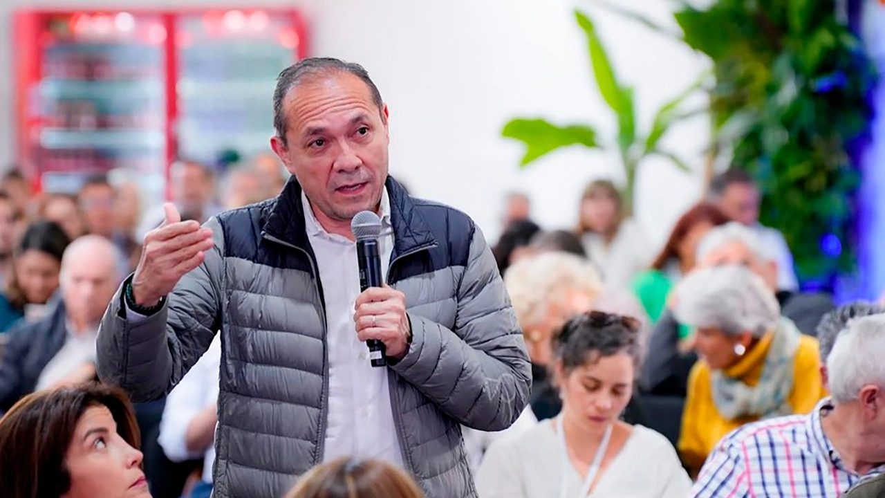 «Seguiremos luchando en el Congreso y las calles»: El ministro del Trabajo insiste que la reforma es el fin a las desigualdades ministro trabajo 1
