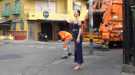 Con ópera recuerdan los horarios de recolección de basuras en San Javier Con ópera recuerdan los horarios de recolección de basuras en San Javier