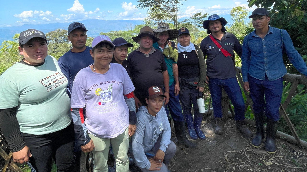 nuevos-productores-cacao-visitan-fincas-reciben-dotaciones1