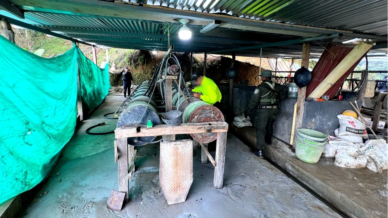 operacion-mineria-ilegal-buritica-afectacion-maquinaria-elementos1