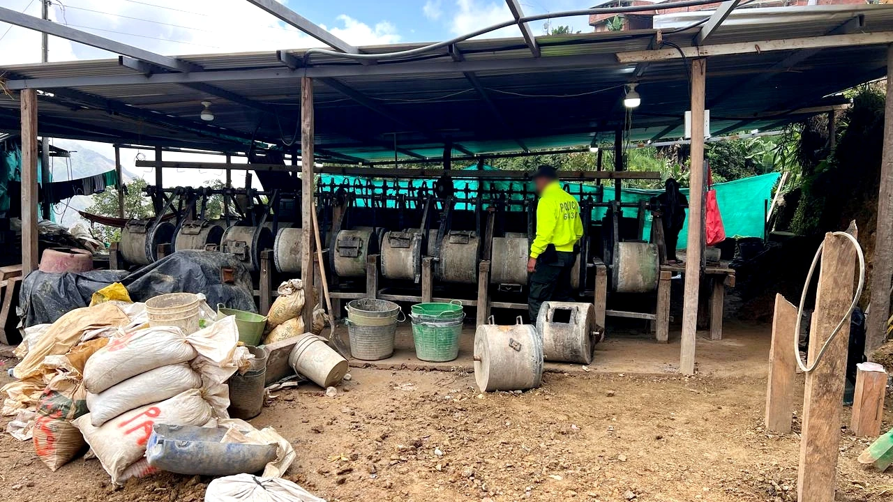 operacion-mineria-ilegal-buritica-afectacion-maquinaria-elementos5