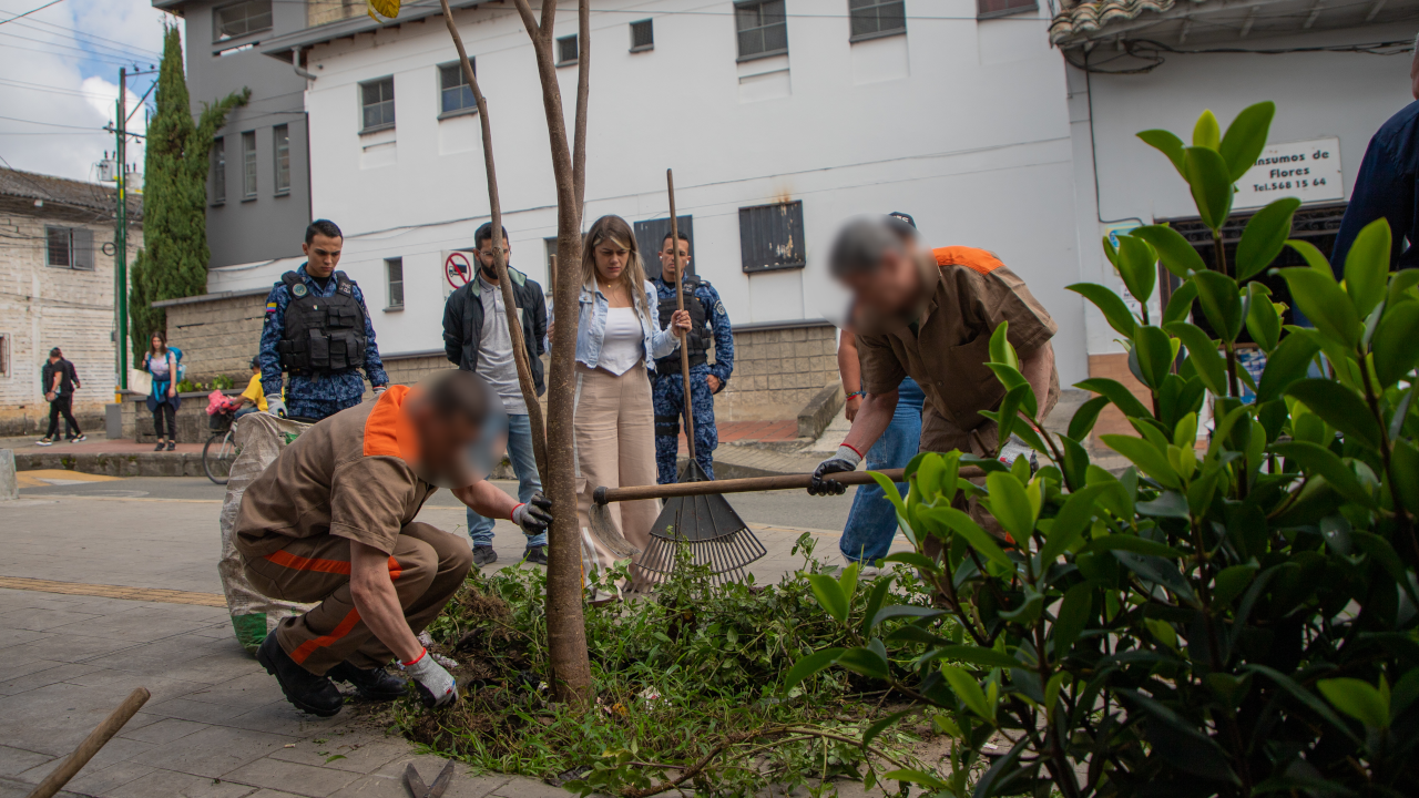 reclusos-Internos-carcel-la ceja-labores-sociales-parques-municipio3