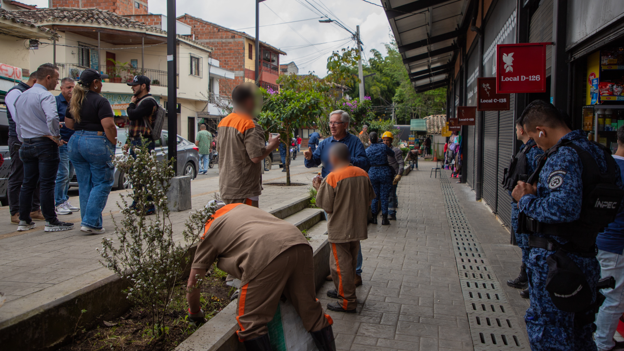 reclusos-carcel-laceja-labores-sociales-parques-municipio4