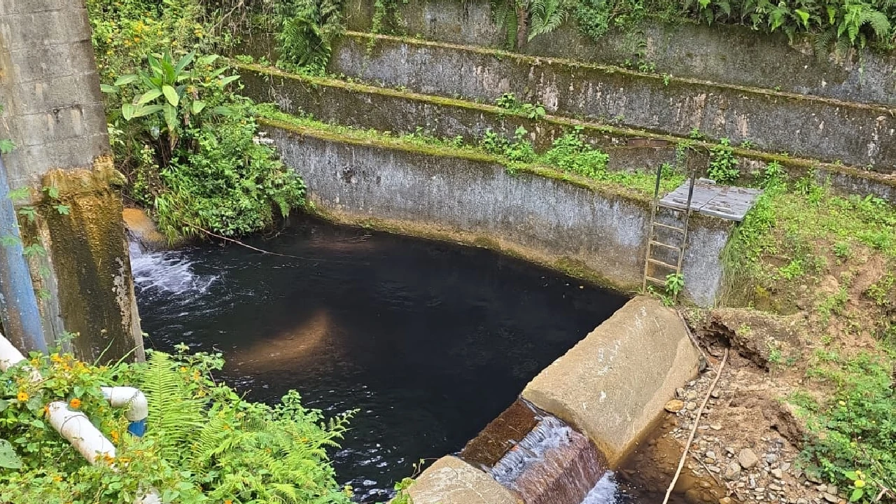 vertimiento-irregular-quebrada-yarumal-rionwgro-suinsitro-agua