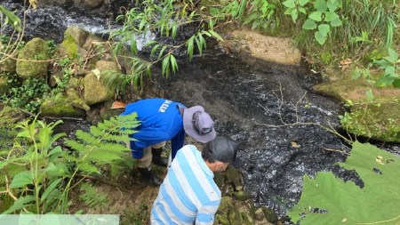 vertimiento-irregular-quebrada-yarumal-rionwgro-suinsitro-agua2