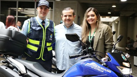 Alcaldía de La Estrella entregó motos nuevas a la Secretaría de Movilidad en La Estrella