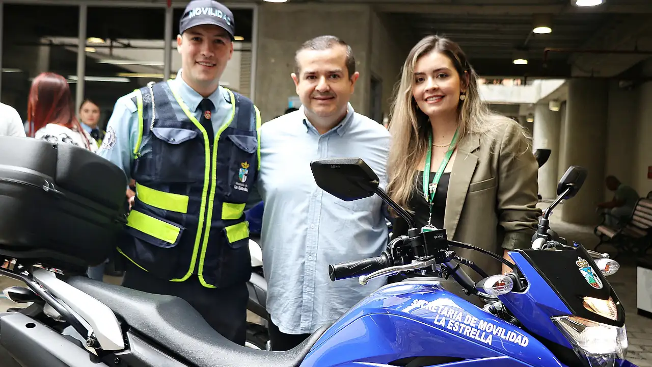 Alcaldía de La Estrella entregó motos nuevas a la Secretaría de Movilidad en La Estrella