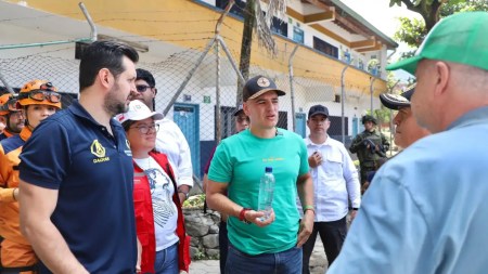 Gobernador de Antioquia recorre La Pintada para evaluar respuesta a emergencias por lluvias