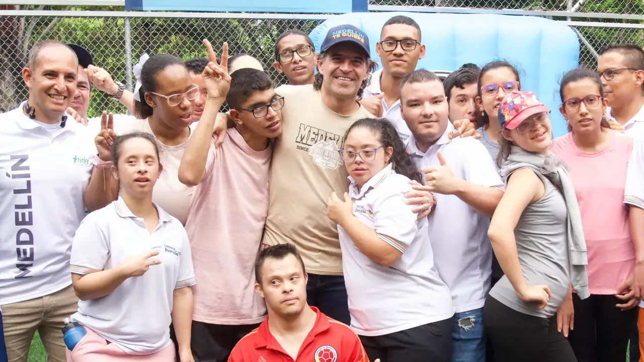 La nueva cancha sintética de Colseguros en Medellín ya está lista para la comunidad