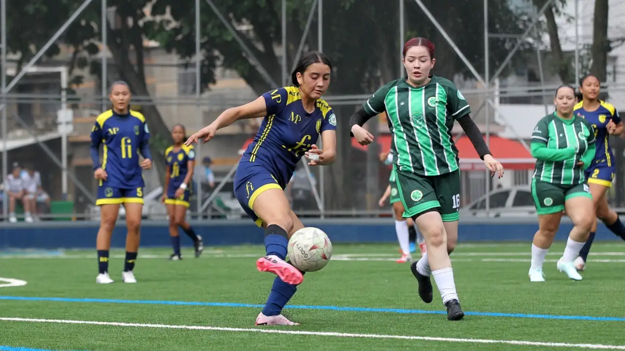 Medellín abre inscripciones para fútbol femenino y más deportes en sus comunas