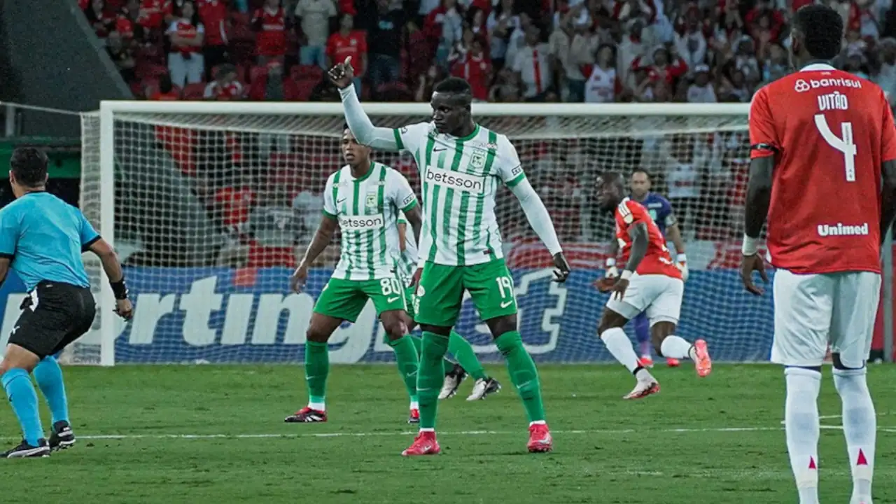 Nacional tropieza en Brasil y cayó 3 - 0 ante un Internacional imparable