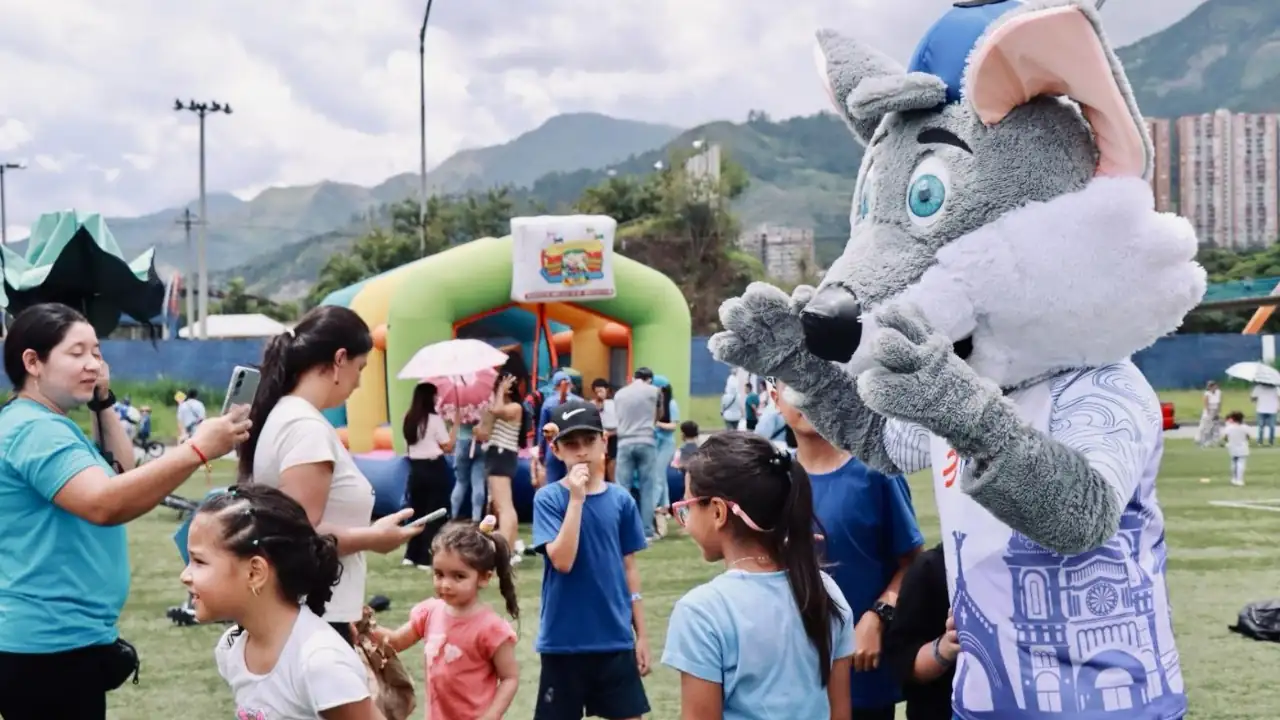 Caminata familiar en Bello reunió a más de mil asistentes en homenaje a la niñez