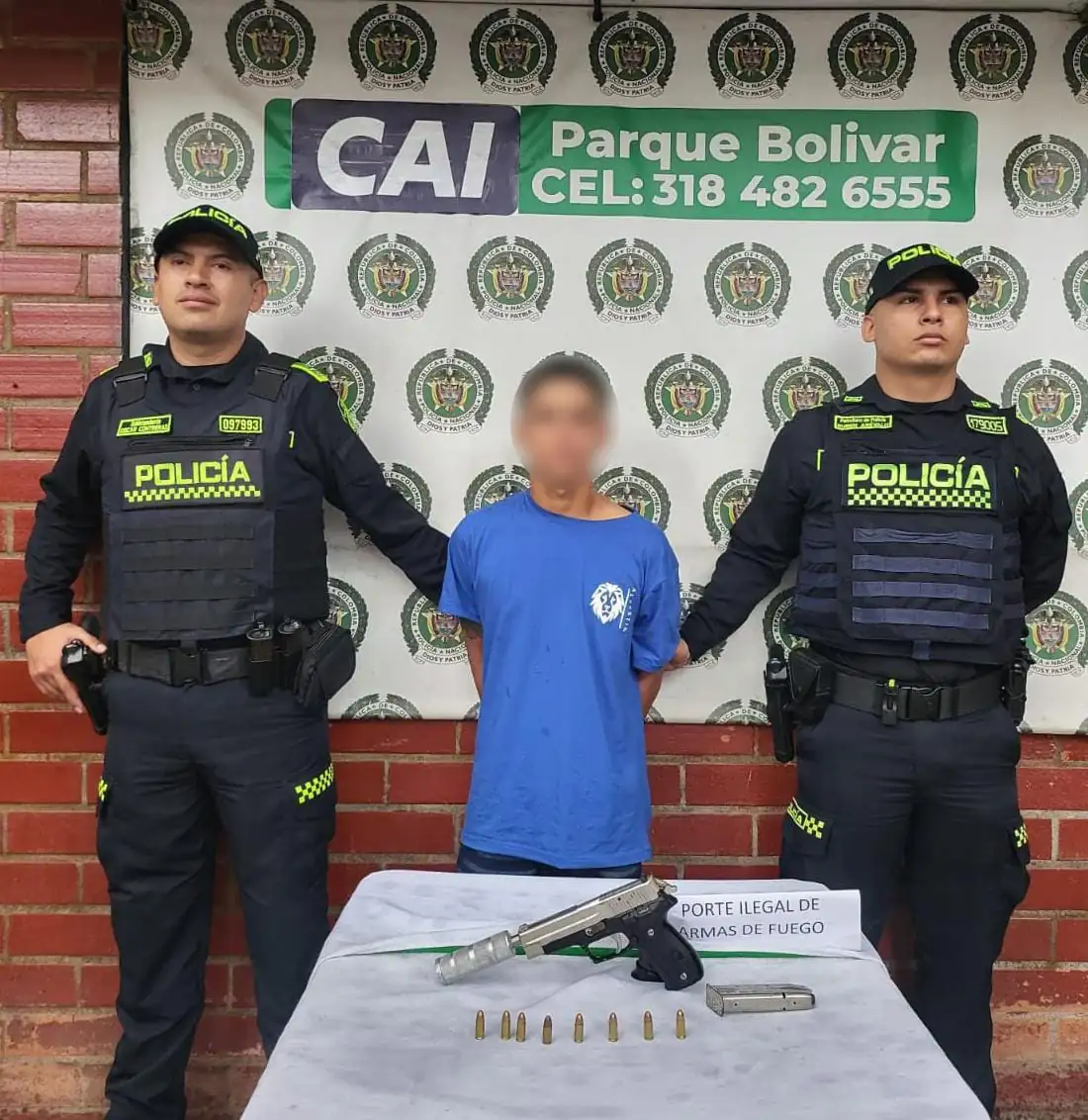 En el centro de Medellín, la Policía capturó a un hombre que portaba una pistola con silenciador