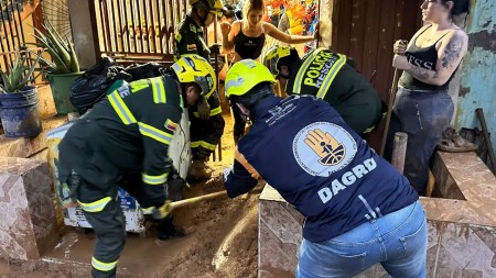 Equipos de emergencia siguen en terreno tras afectaciones por aguacero Equipos de emergencia siguen en terreno tras afectaciones por aguacero