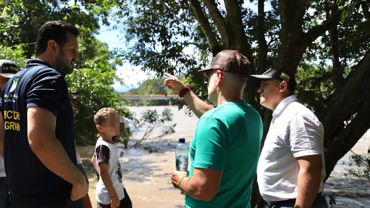Gobernador de Antioquia recorre La Pintada para evaluar respuesta a emergencias por lluvias 1 Gobernador de Antioquia recorre La Pintada para evaluar respuesta a emergencias por lluvias