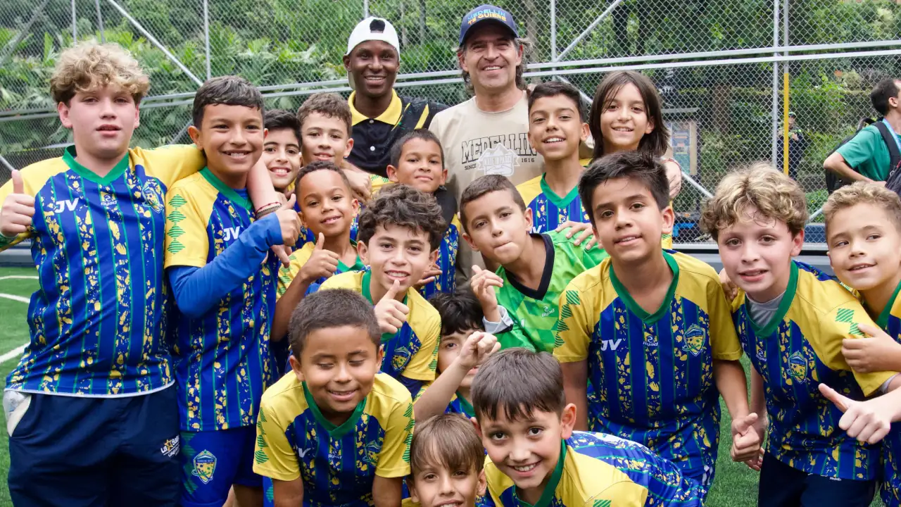 La nueva cancha sintética de Colseguros en Medellín ya está lista para la comunidad