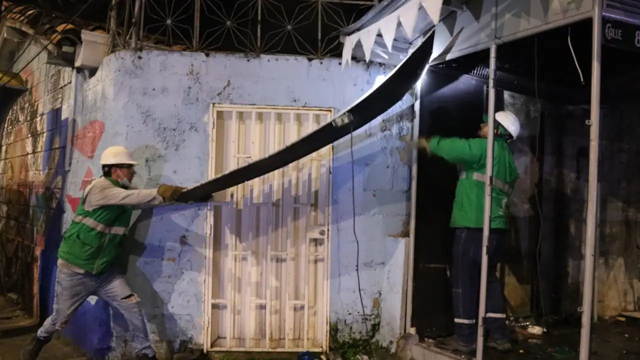 Retiran once módulos por uso indebido del espacio público en Medellín