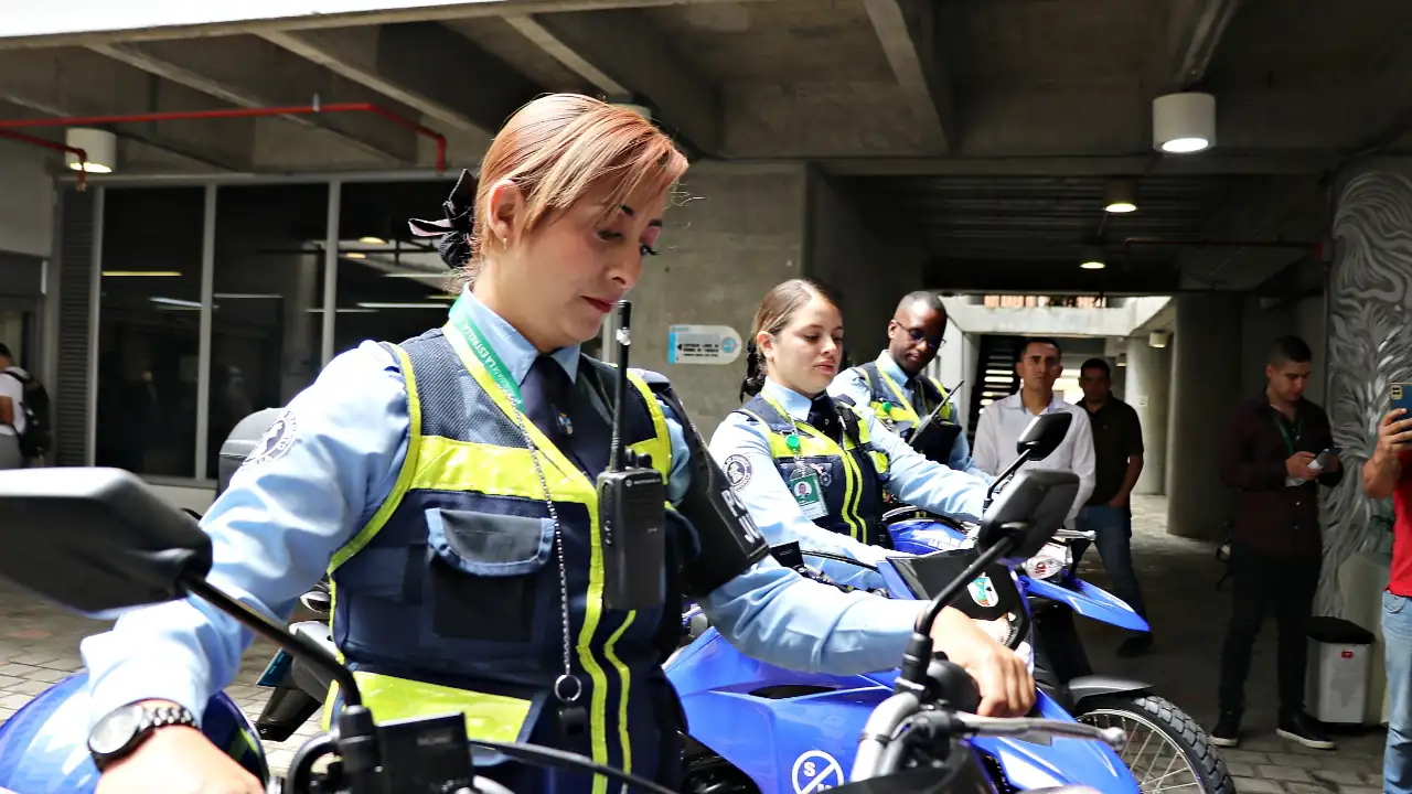 Alcaldía de La Estrella entregó motos nuevas a la Secretaría de Movilidad en La Estrella