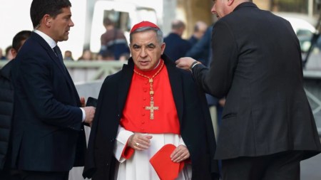 “Por el bien de la iglesia”: cardenal Giovanni Becciu condenado por el Vaticano, renunció a participar del cónclave Cardenal-Becciu