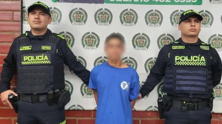 En el centro de Medellín, la Policía capturó a un hombre que portaba una pistola con silenciador