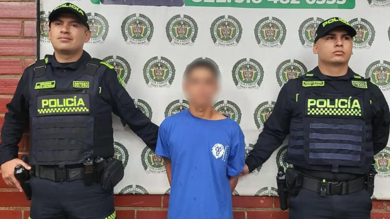 En el centro de Medellín, la Policía capturó a un hombre que portaba una pistola con silenciador
