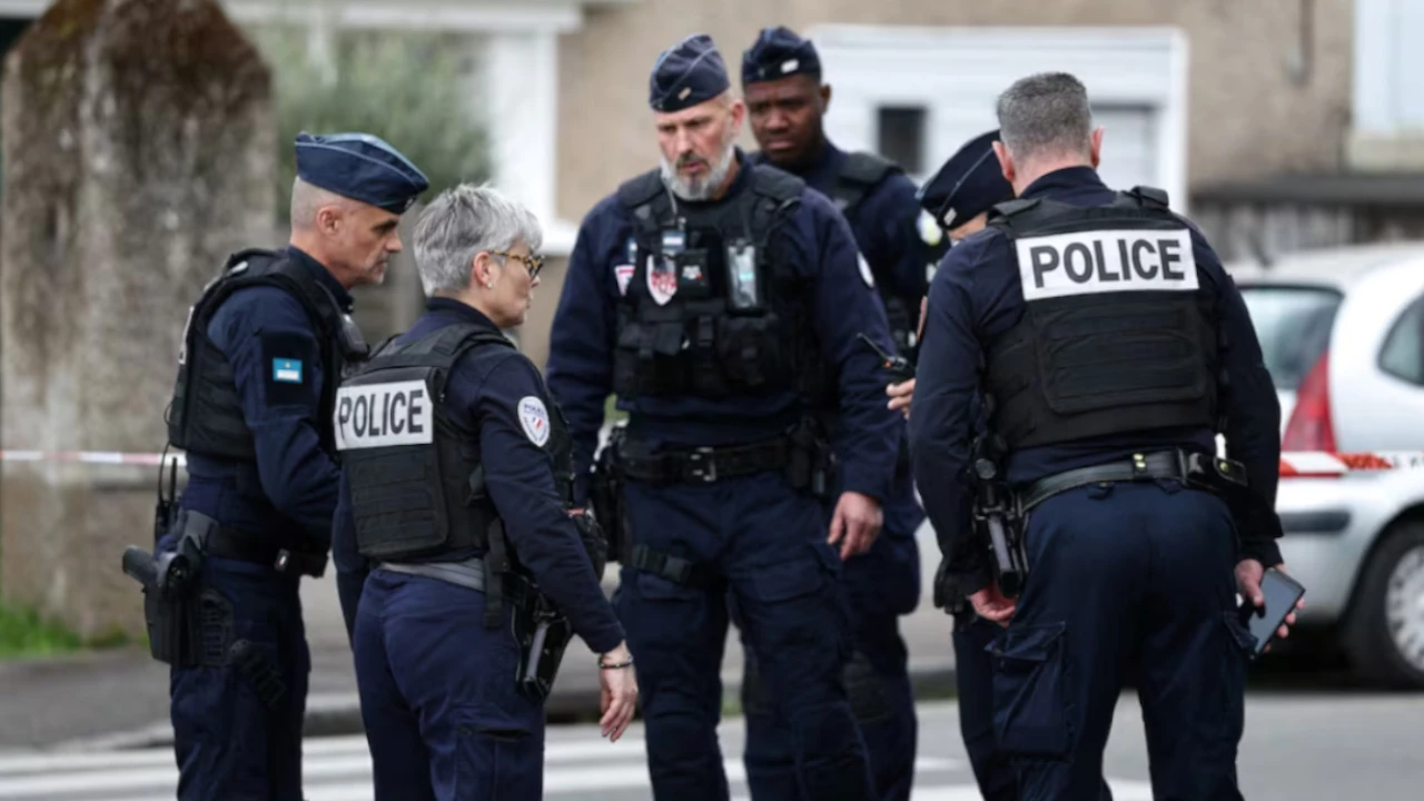 Horror en Francia: joven de 15 años atacó con cuchillo a varios menores, dejando al menos un fallecido y tres heridos Francia-policia