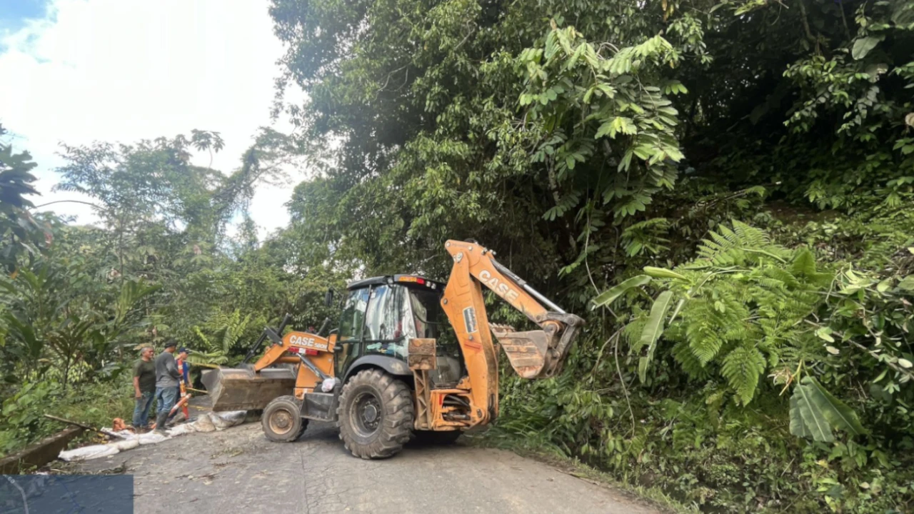 ¡Alivio para la comunidad! Gobernación de Antioquia responde a emergencia vial en San Luis Gobernación-San-Luis.webp-1