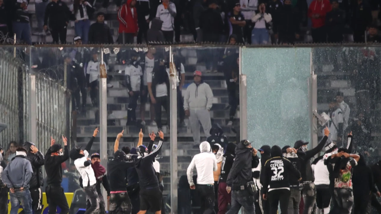 Tragedia en Chile: dos hinchas mueren aplastados previo al partido de Colo Colo, ¿quiénes son los culpables? Hinchas-Chile